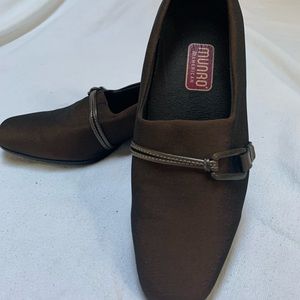 Munro brown low heel shoe 6WW